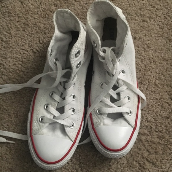 Converse Shoes - White converse. OFFER UP!!